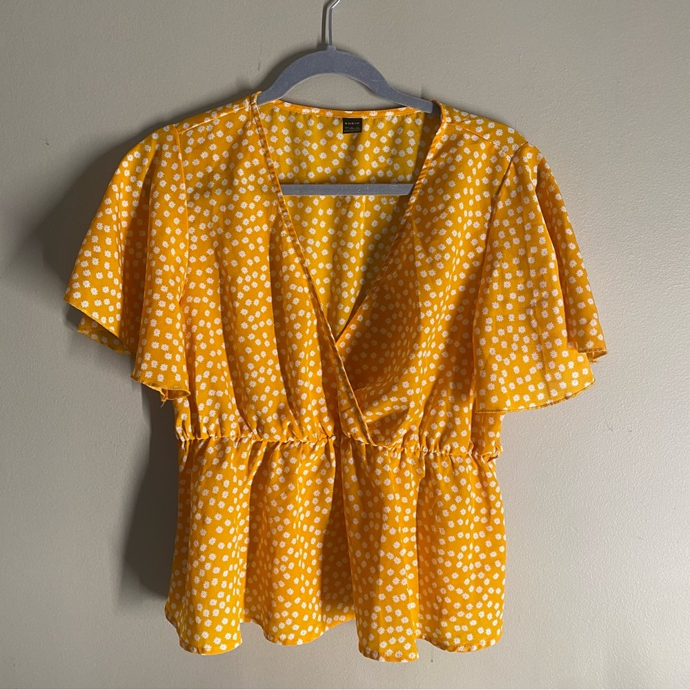 Yellow Floral Peplum Top | Flutter Sleeve V-Neck Blouse L